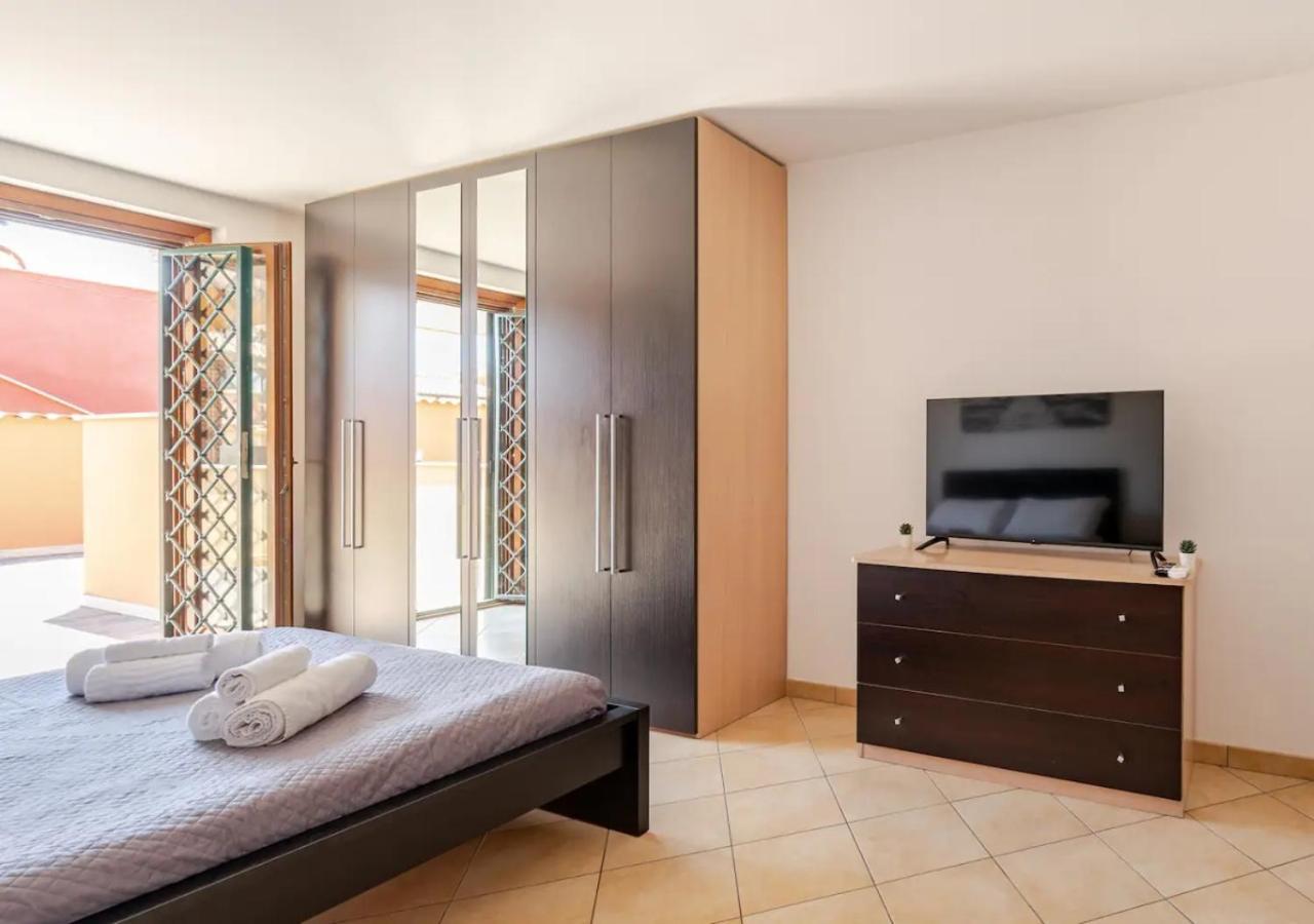 Garden Villa - Free Parking, Wi-Fi E Netflix Φιουμιτσίνο Εξωτερικό φωτογραφία