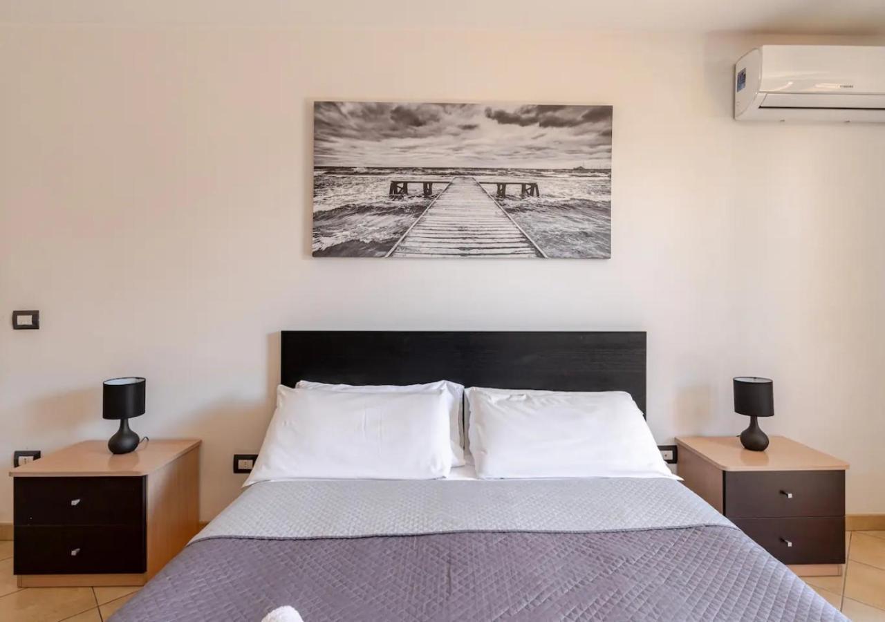 Garden Villa - Free Parking, Wi-Fi E Netflix Φιουμιτσίνο Εξωτερικό φωτογραφία